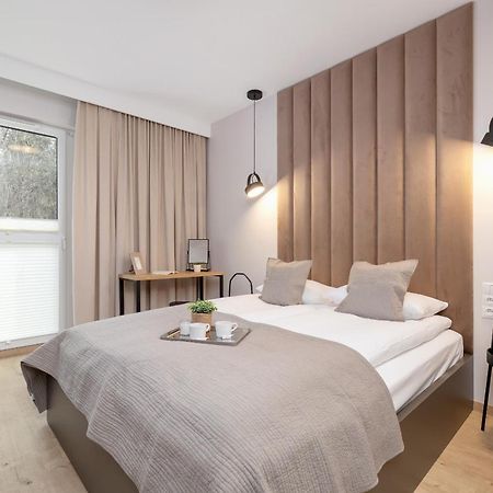 Bright Apartment In Krakow With Garden, Air Conditioning, Parking And Desk By Renters Prestige Екстер'єр фото