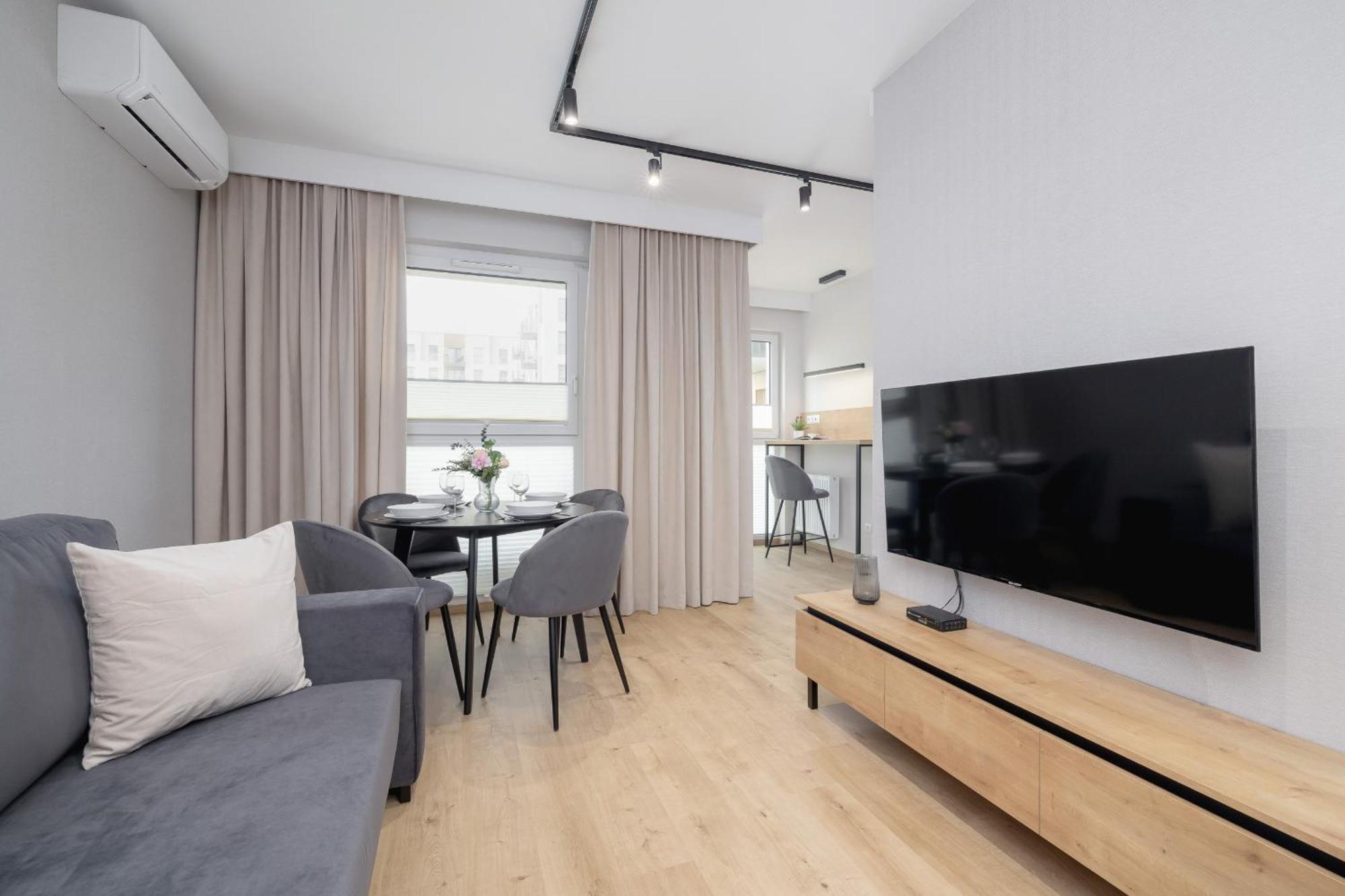 Bright Apartment In Krakow With Garden, Air Conditioning, Parking And Desk By Renters Prestige Екстер'єр фото