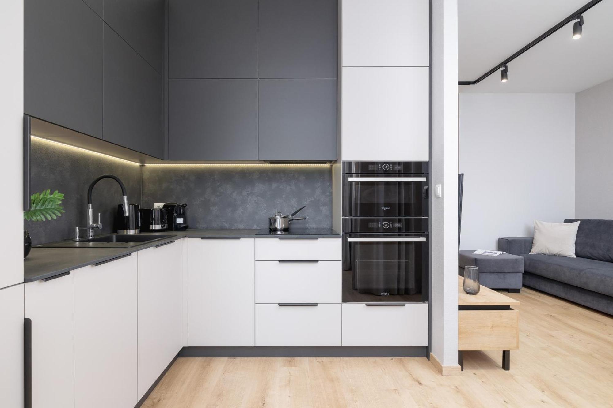 Bright Apartment In Krakow With Garden, Air Conditioning, Parking And Desk By Renters Prestige Екстер'єр фото