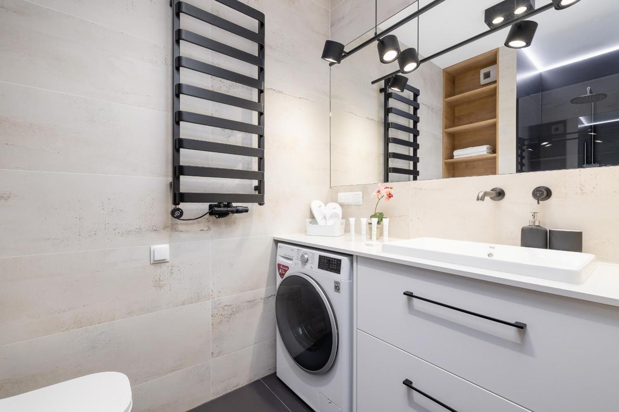 Bright Apartment In Krakow With Garden, Air Conditioning, Parking And Desk By Renters Prestige Екстер'єр фото