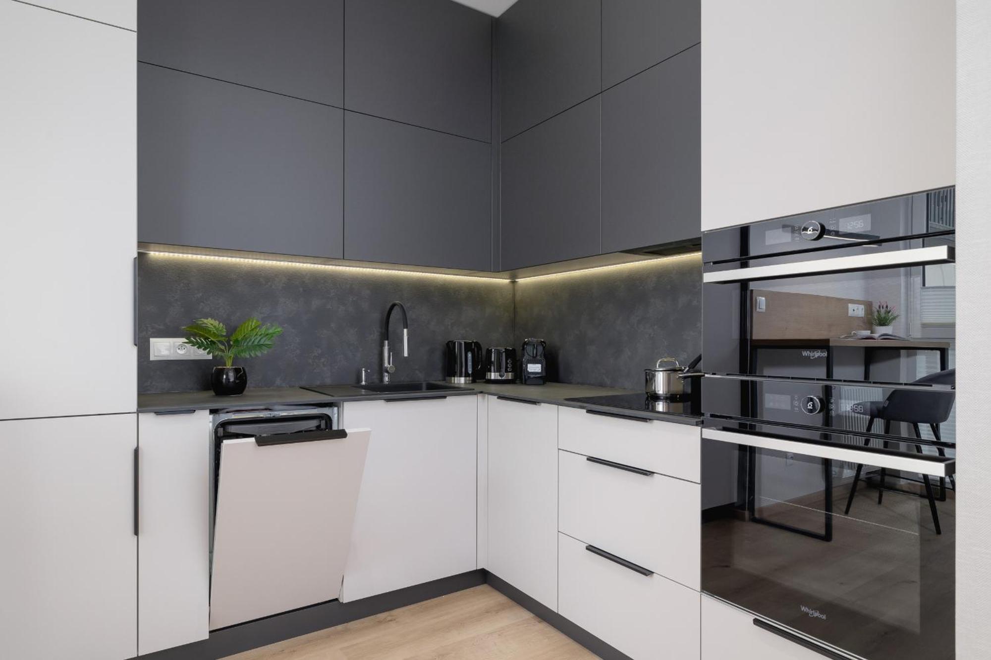Bright Apartment In Krakow With Garden, Air Conditioning, Parking And Desk By Renters Prestige Екстер'єр фото