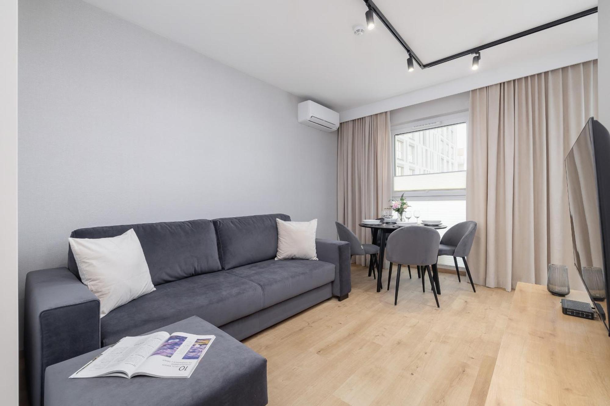 Bright Apartment In Krakow With Garden, Air Conditioning, Parking And Desk By Renters Prestige Екстер'єр фото