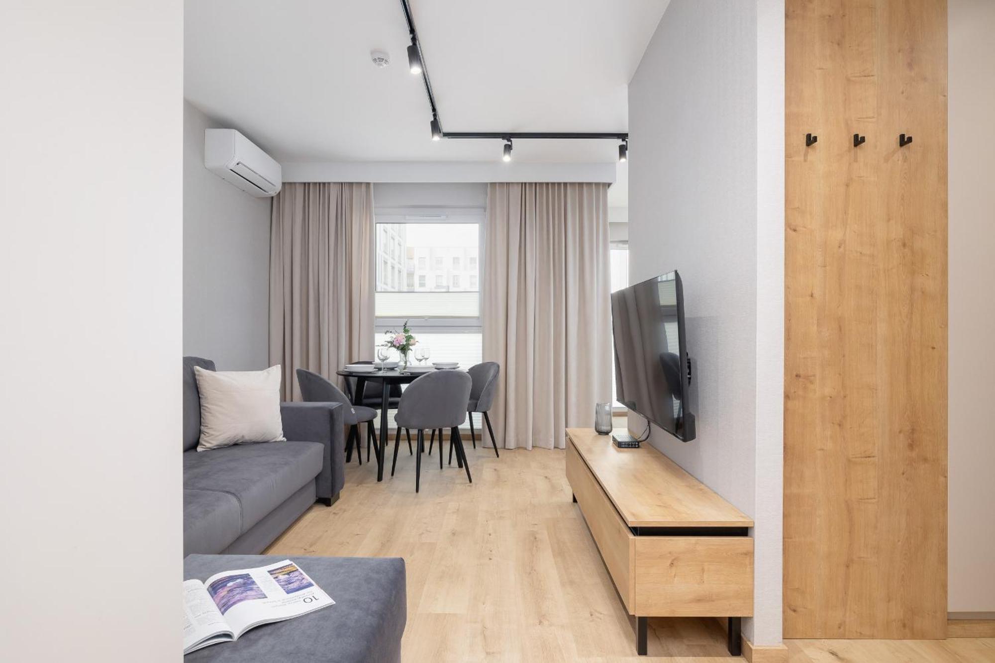Bright Apartment In Krakow With Garden, Air Conditioning, Parking And Desk By Renters Prestige Екстер'єр фото