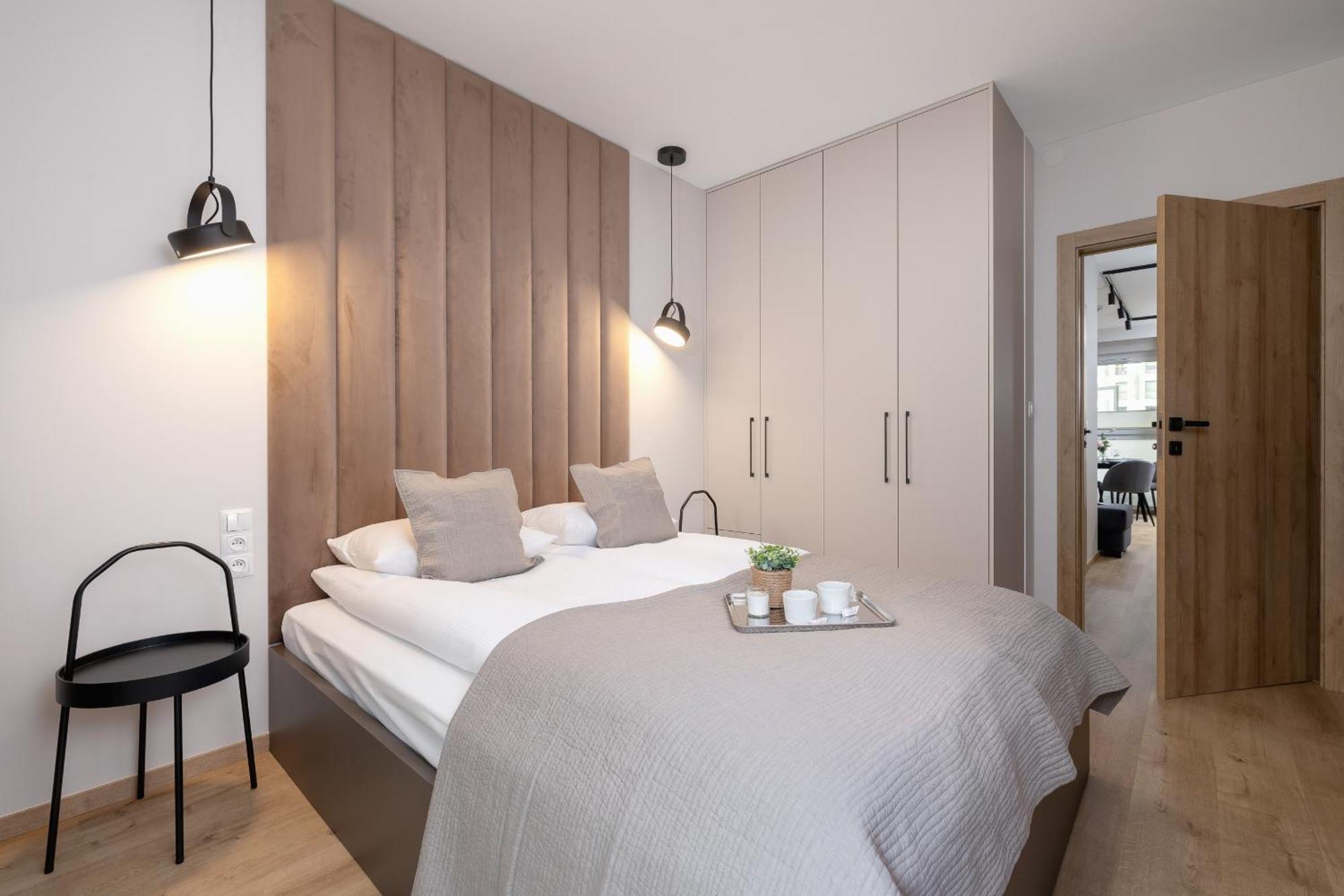Bright Apartment In Krakow With Garden, Air Conditioning, Parking And Desk By Renters Prestige Екстер'єр фото