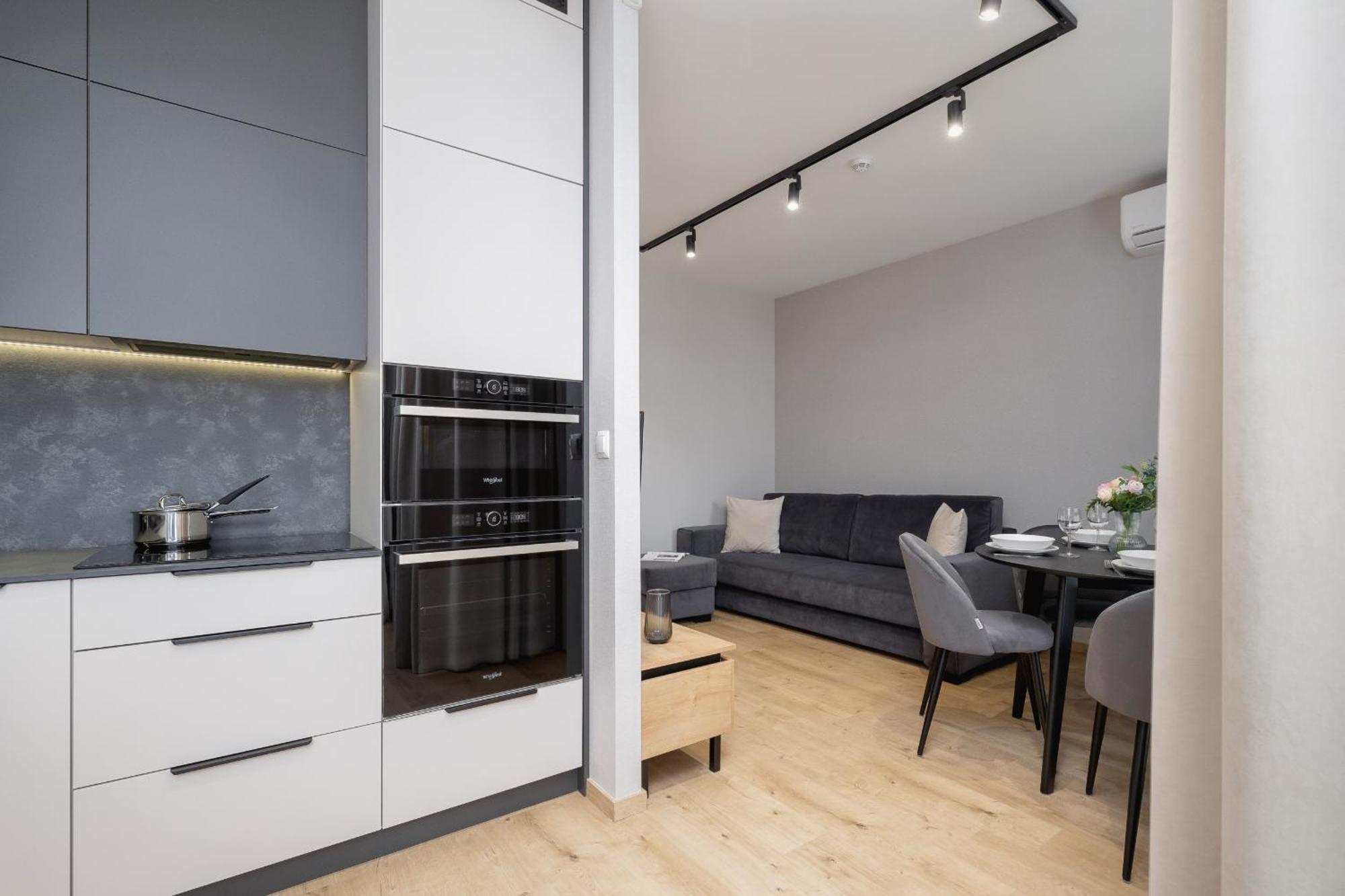Bright Apartment In Krakow With Garden, Air Conditioning, Parking And Desk By Renters Prestige Екстер'єр фото