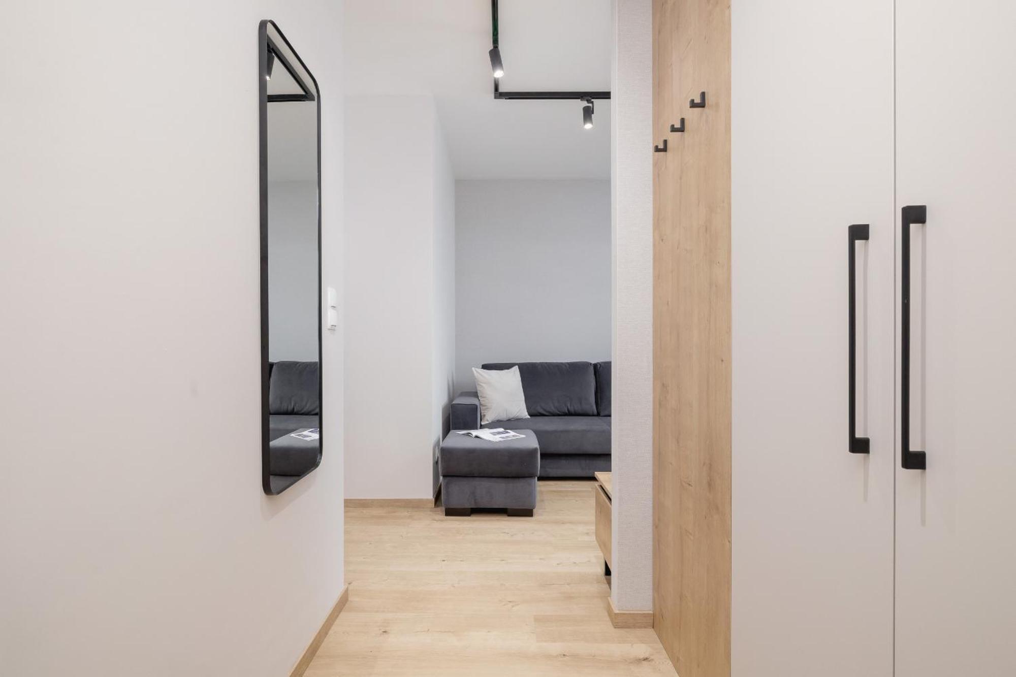 Bright Apartment In Krakow With Garden, Air Conditioning, Parking And Desk By Renters Prestige Екстер'єр фото