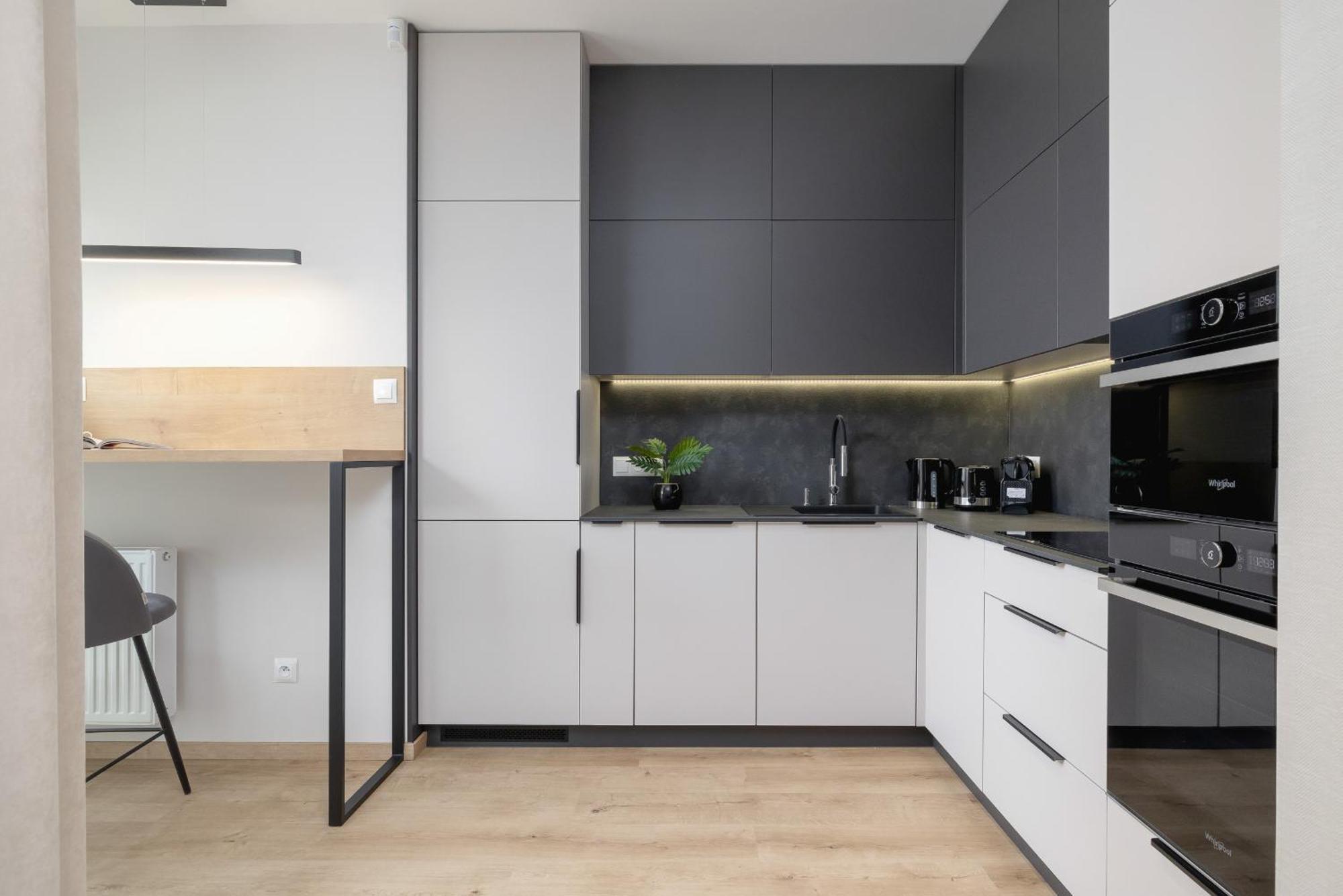 Bright Apartment In Krakow With Garden, Air Conditioning, Parking And Desk By Renters Prestige Екстер'єр фото