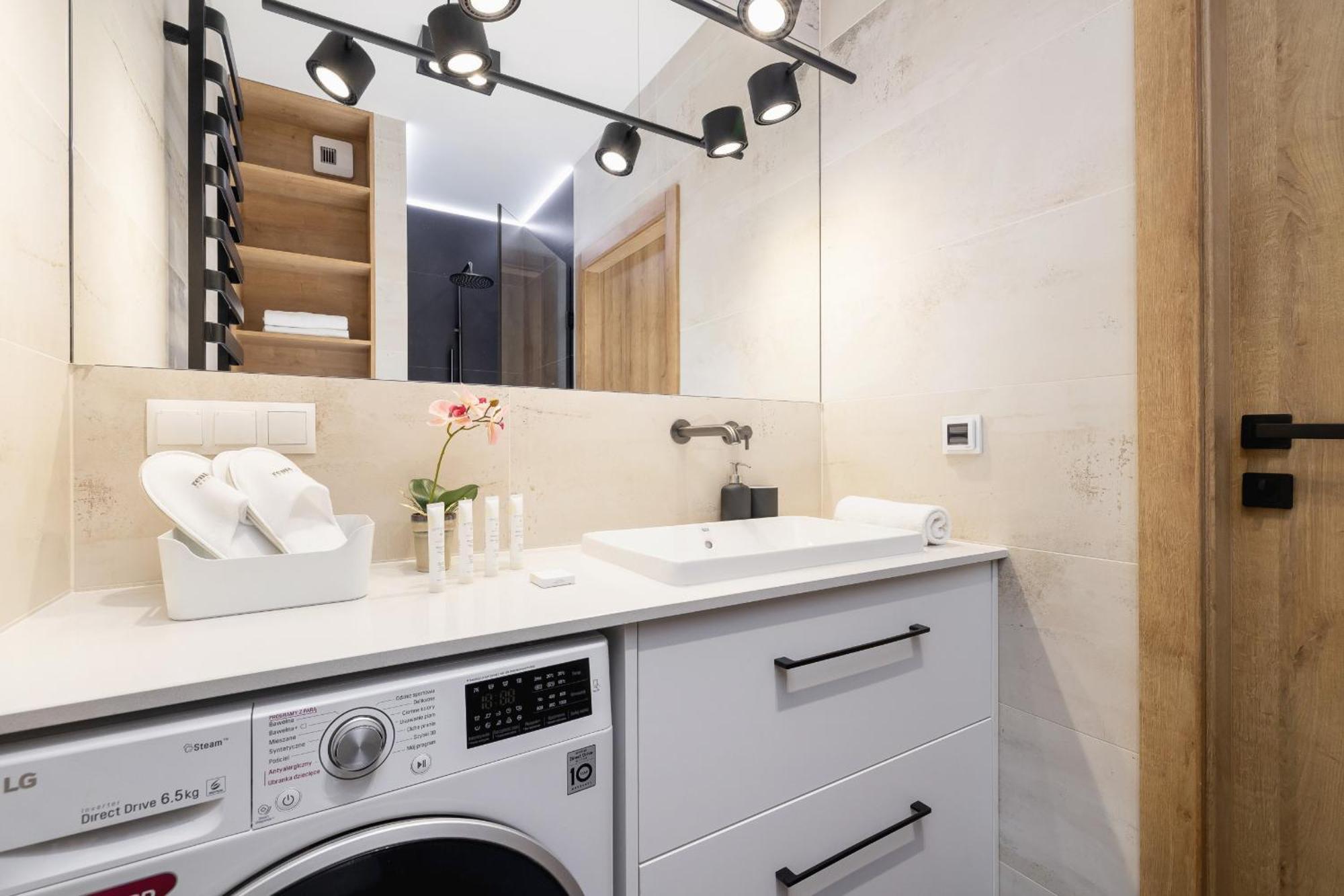 Bright Apartment In Krakow With Garden, Air Conditioning, Parking And Desk By Renters Prestige Екстер'єр фото