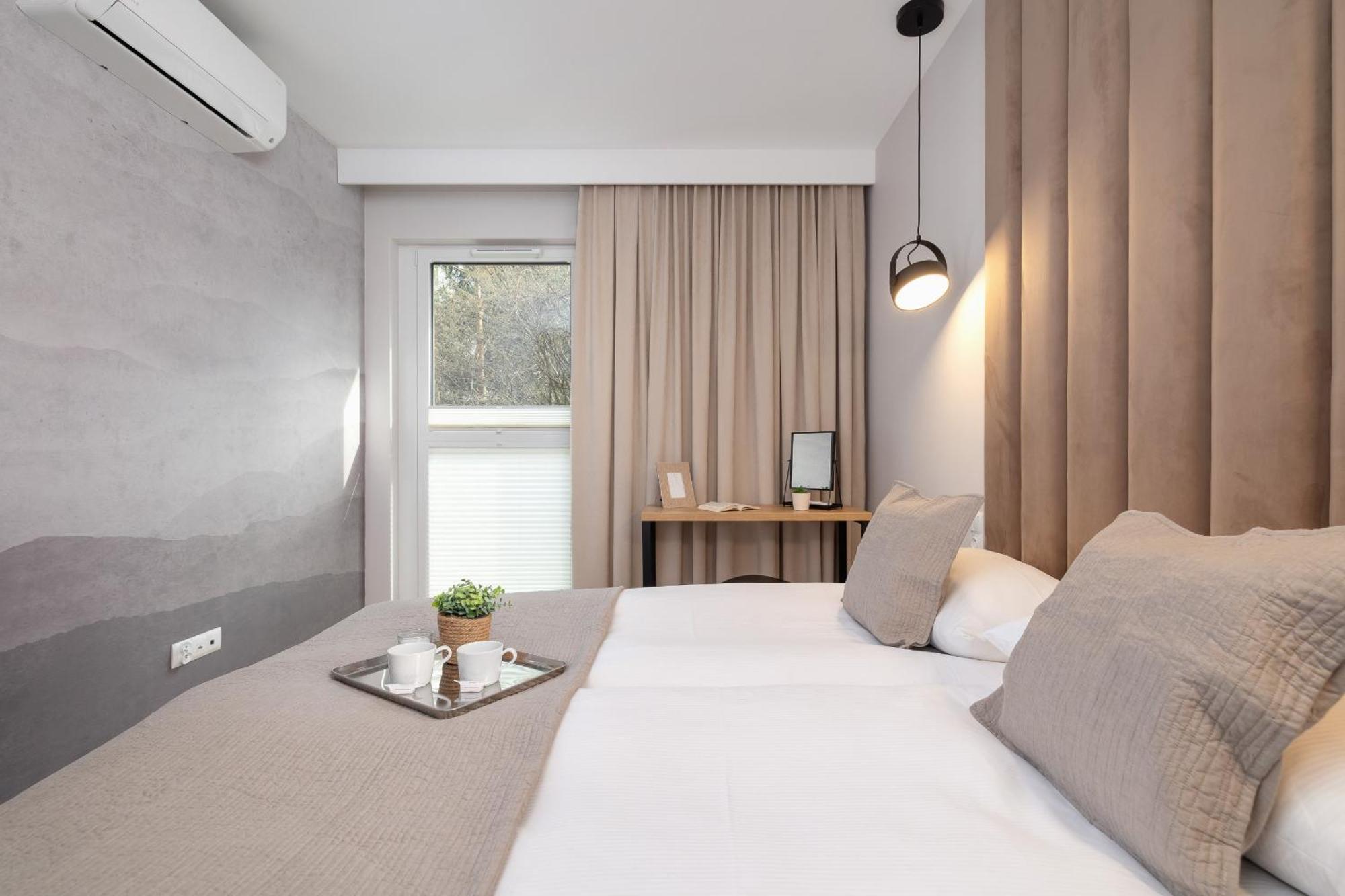 Bright Apartment In Krakow With Garden, Air Conditioning, Parking And Desk By Renters Prestige Екстер'єр фото