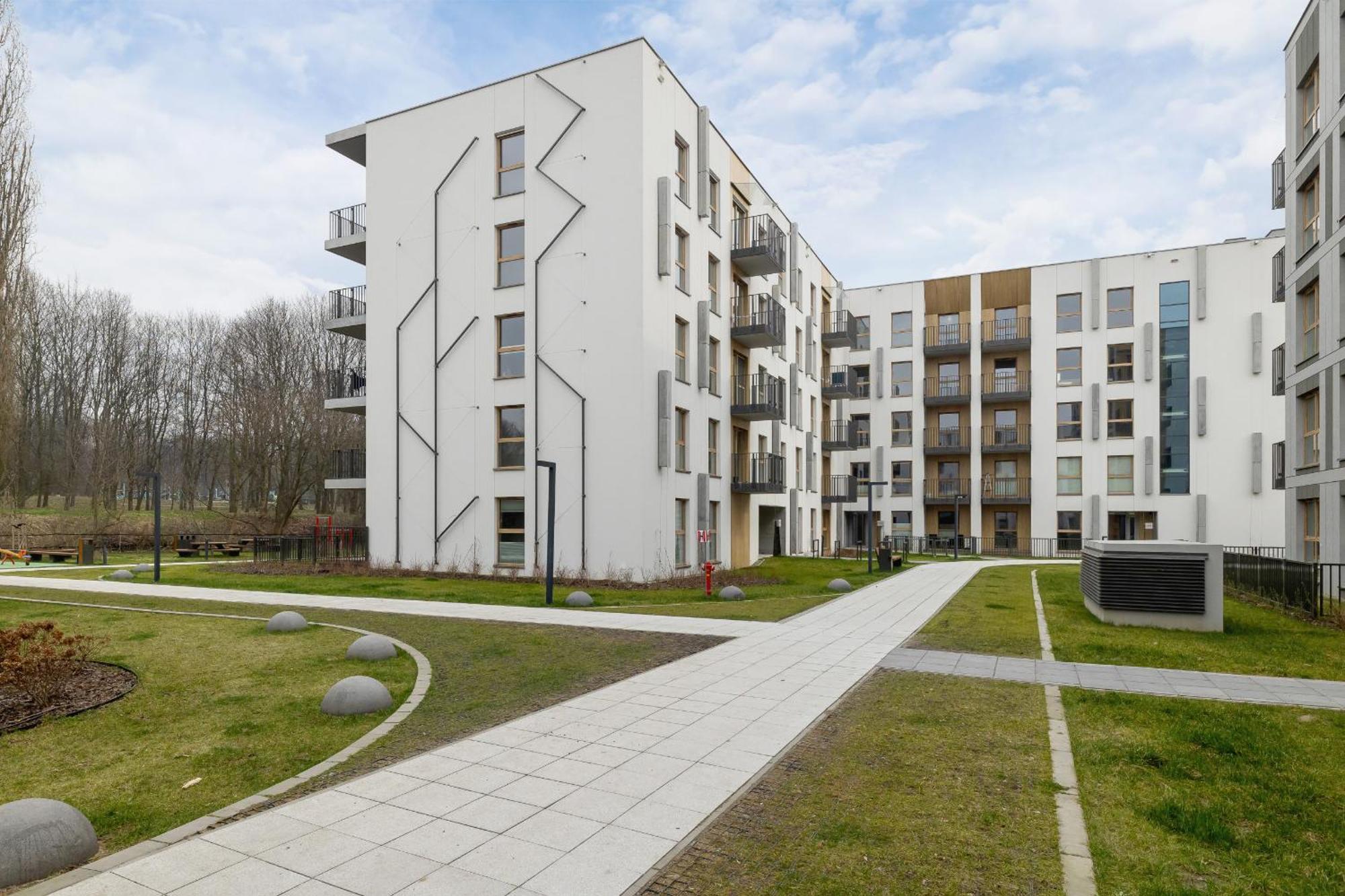 Bright Apartment In Krakow With Garden, Air Conditioning, Parking And Desk By Renters Prestige Екстер'єр фото