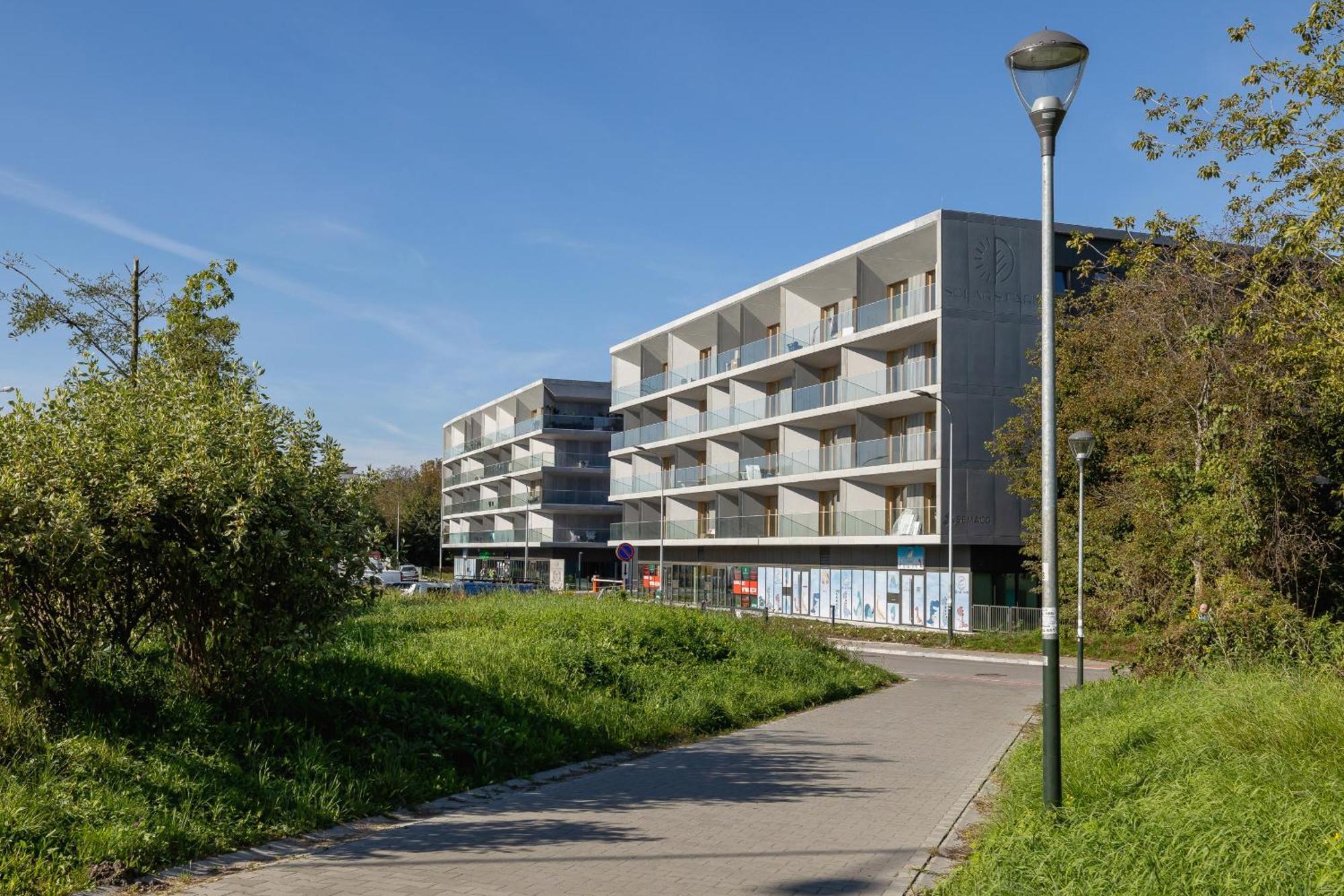 Bright Apartment In Krakow With Garden, Air Conditioning, Parking And Desk By Renters Prestige Екстер'єр фото