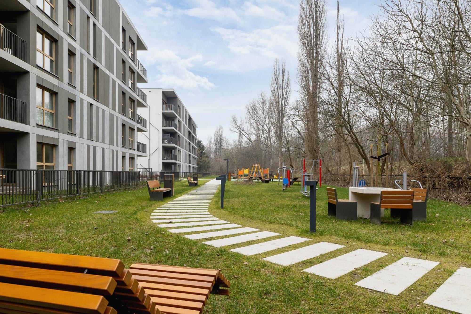 Bright Apartment In Krakow With Garden, Air Conditioning, Parking And Desk By Renters Prestige Екстер'єр фото